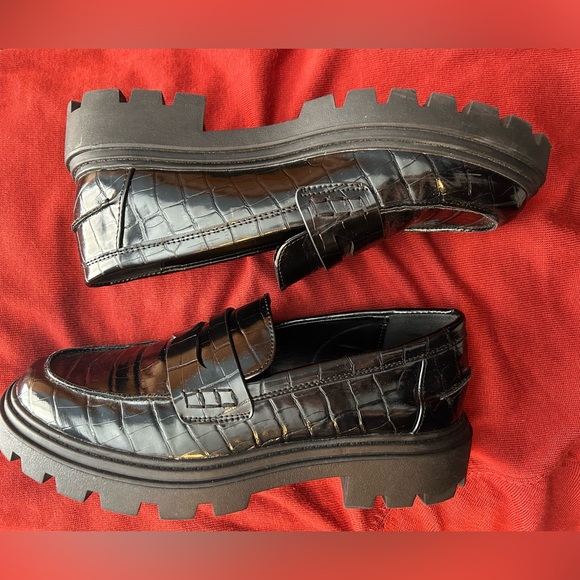 Colette Lug Sole Loafer - Picture 5 of 8